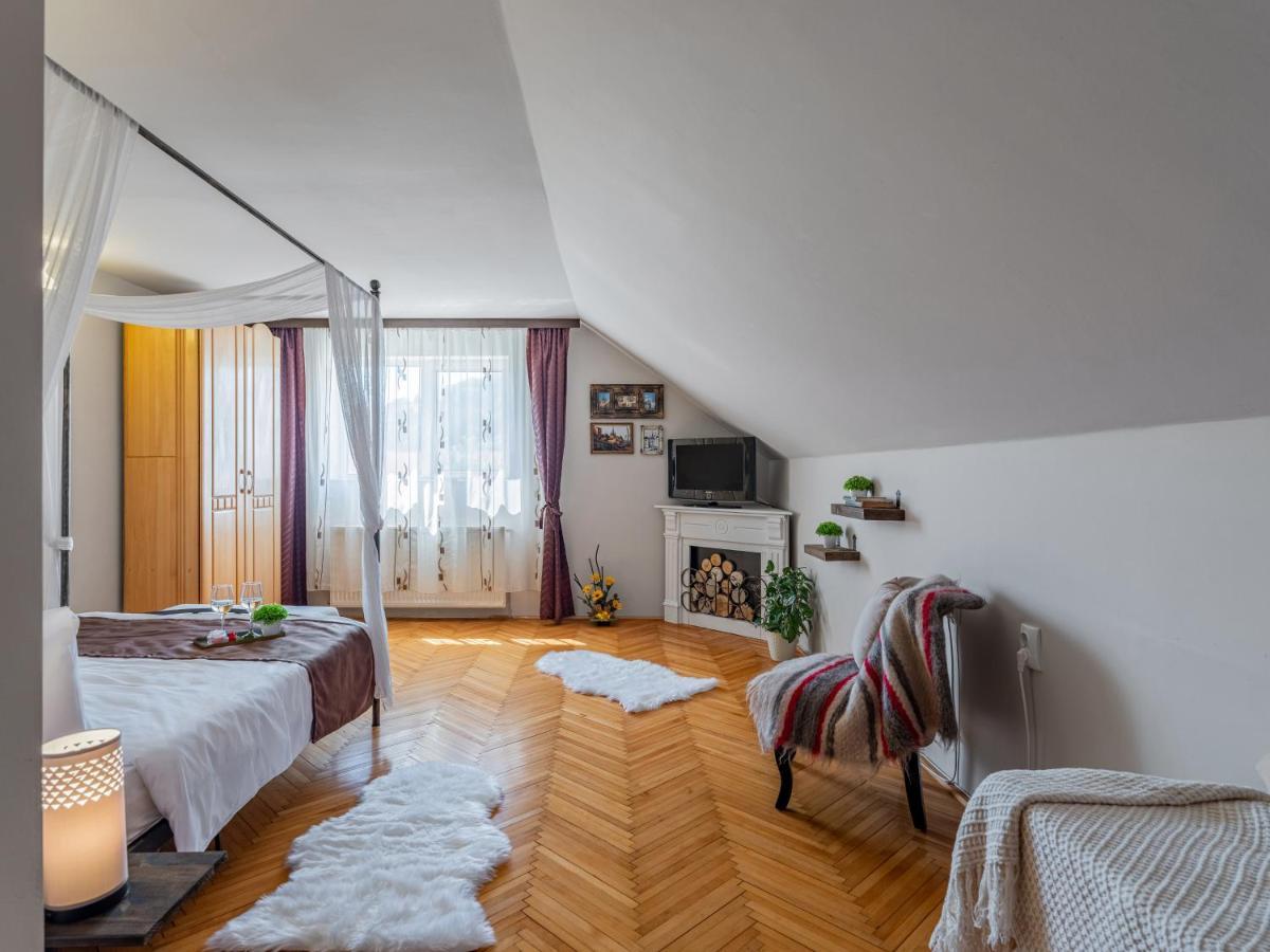 Rose Apartment 锡吉什瓦拉 外观 照片