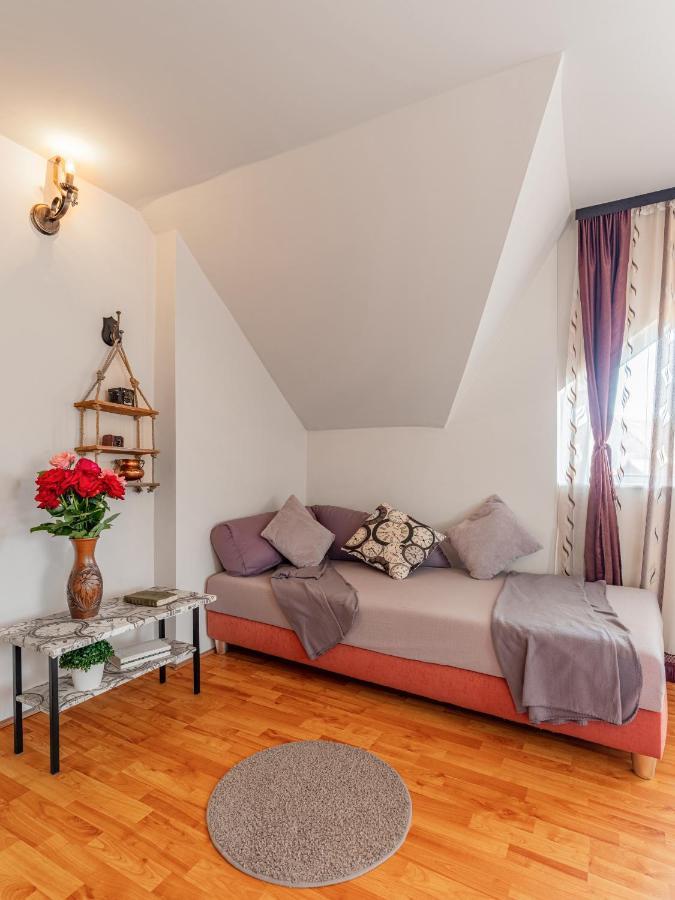 Rose Apartment 锡吉什瓦拉 外观 照片